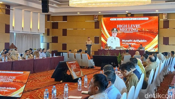 High Level Meeting Tim Percepatan dan Perluasan Digitalisasi Daerah (TP2DD) Kota Makassar di Hotel Aston, Senin (13/7/2026).