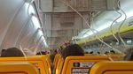 Kabin Berubah Mencekam! Jendela Pesawat Ryanair Copot di Tengah Penerbangan