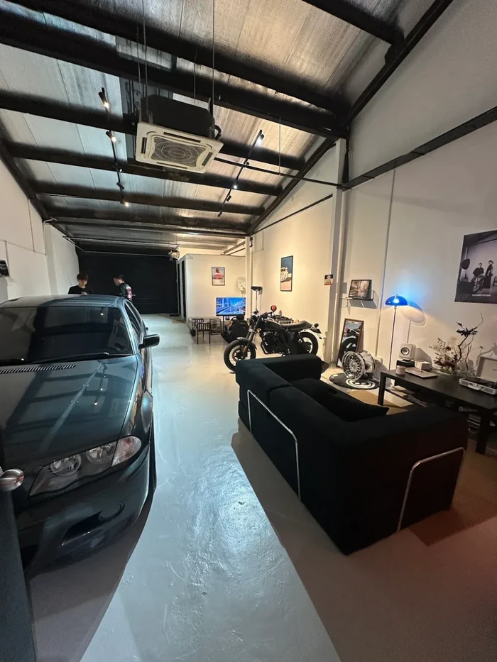 Kafe tema mobil di Malaysia