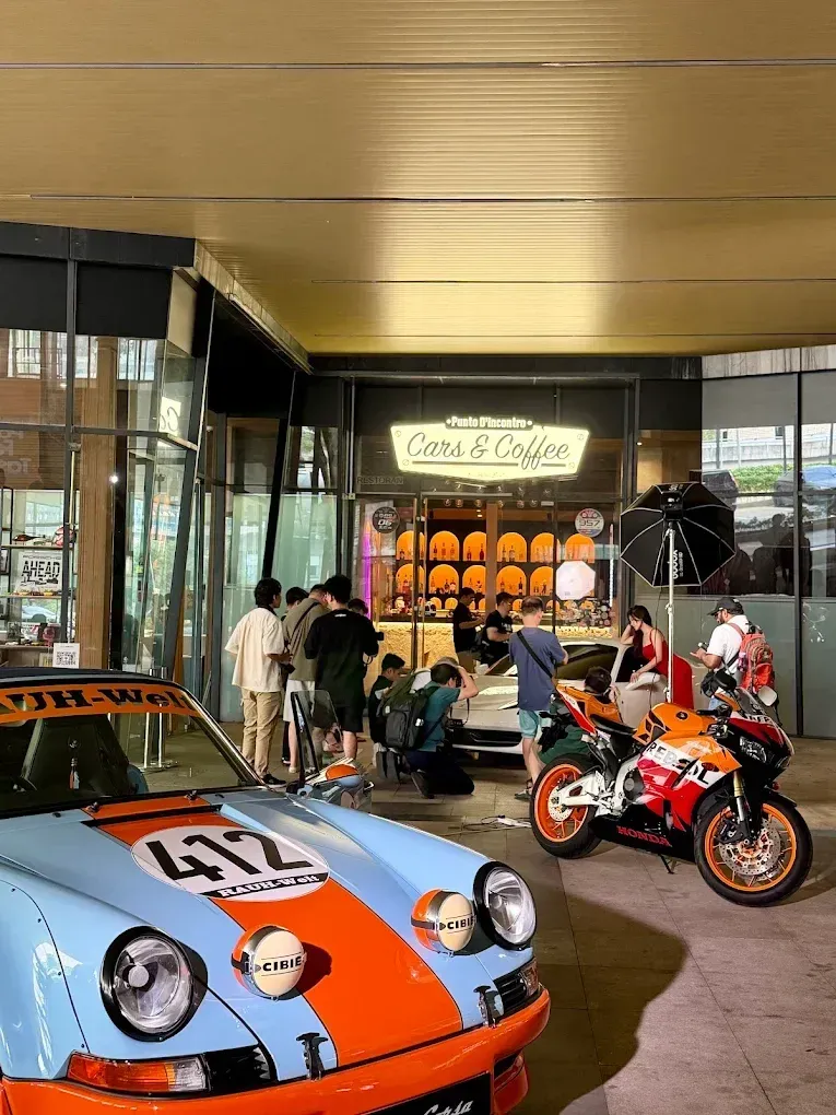 Kafe tema mobil di Malaysia