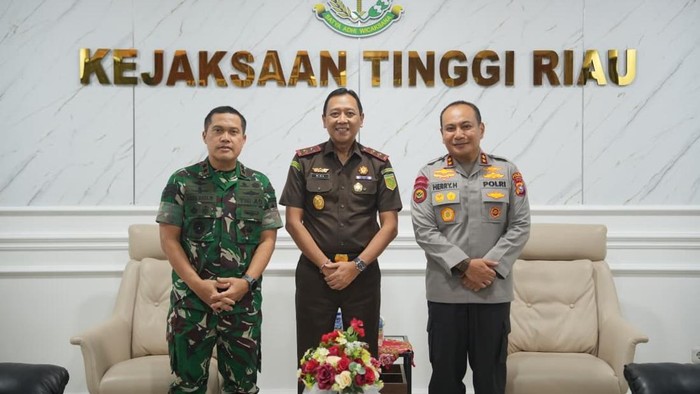 Kapolda Riau Kunjungi Kajati, Perkuat Sinergi Penegakan Hukum