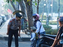 Kapolres Gresik Turun ke Jalan, Pastikan Hari Pertama Sekolah Aman-Lancar