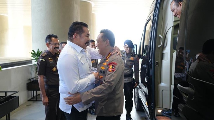 Kapolri dan rombongan bersilaturahmi dengan Jaksa Agung (dok. Istimewa)