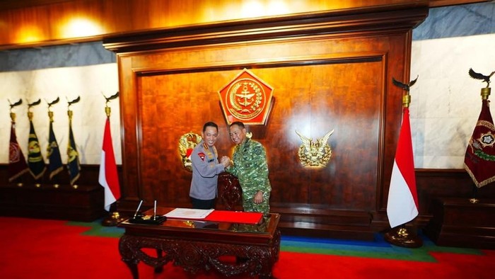 Kapolri Jenderal Listyo Sigit Prabowo silaturahmi ke Mabes TNI. Ia disambut Panglima TNI Jenderal Agus Subiyanto (dok istimewa)