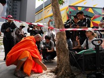 Kebakaran Maut Guncang Bangkok, Polisi Forensik Sisir Lokasi Kejadian