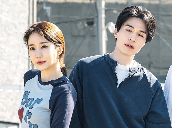 Kedekatan Lee Dong Wook dan Yoo In Na saat syuting variety show Goblin 10th Anniversary Trip.