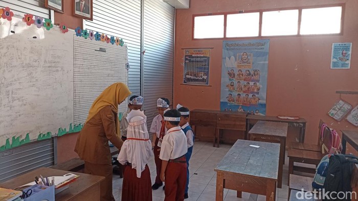 Kegiatan MPLS siswa baru di SDN Kota Blitar.