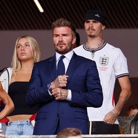 Setelah pertandingan usai, Victoria Beckham membagikan sebuah foto di Instagram Stories yang memperlihatkan dirinya berpose bersama David, Romeo, Cruz, dan Harper di Stadion Hard Rock.Momen spesial malam ini di Miami, tulis personel Spice Girls yang kini jadi desainer itu. Foto: Getty Images/Richard Sellers/Allstar