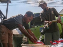 Kemarau Melanda, Warga Keranggan Tangsel Krisis Air Bersih