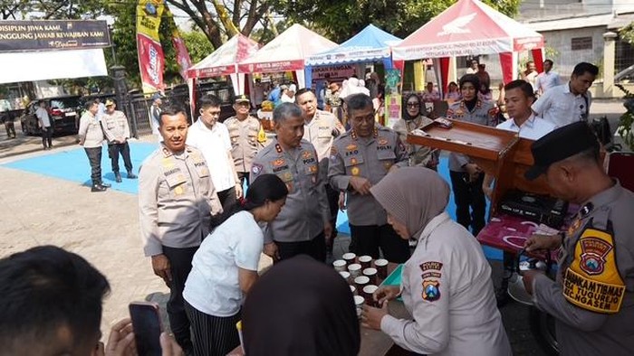 Kepala Korps Pembinaan Masyarakat (Kakorbinmas) Baharkam Polri Irjen Pol. Drs. Mardiyono saat kunjungan kerja di Kediri