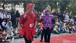 Guru dan Siswa SDN di Surabaya Cosplay Bajak Laut Sambut Murid Baru
