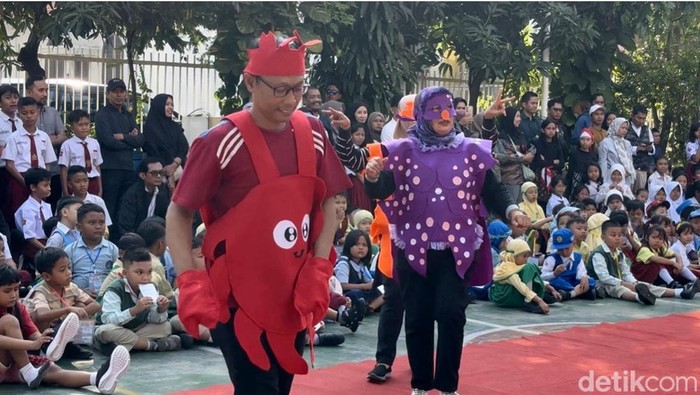 Keseruan Hari Pertama MPLS SDN Kaliasin 1 Surabaya