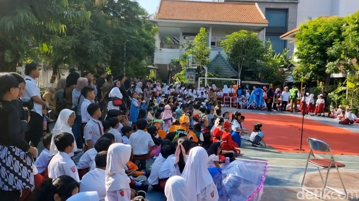 Keseruan Hari Pertama MPLS SDN Kaliasin 1 Surabaya