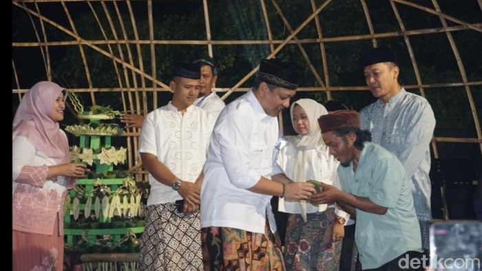 Kirab 5 Ribu Tangkir Bubur Sura di Pekalongan