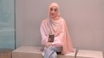 Single Era Larissa Chou: Style Nge-pink