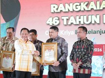 Pemkot Makassar Raih Penghargaan Wastra dan Kriya dari Dekranasda