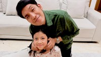 Desta Kena Tegur Miskha Lagi karena Video Bercanda Dipeluk Perempuan