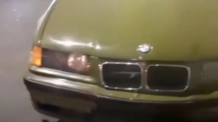 Mobil BMW tak bertuan terparkir di JLNT Antasari berujung diderek polisi, Senin (13/7/2026).