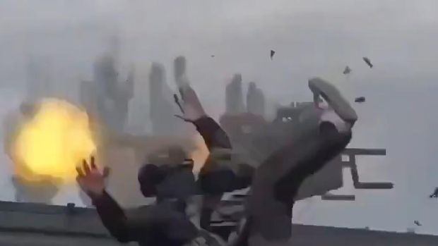 Momen tentara Rusia terlempar ke udara saat latihan menembak dengan senapan mesin Momen tentara Rusia terlempar ke udara saat latihan menembak dengan senapan mesin