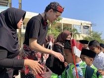 Hari Pertama Sekolah, Siswa di Lamongan Diajar Mahasiswa Australia