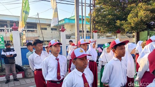 MPLS hari pertama di SMPN 3 Mataram, Senin (13/7/2026)