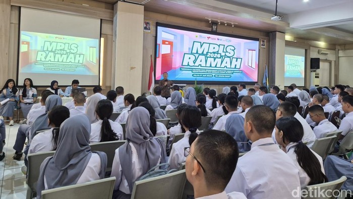 MPLS di SMA Labschool Kebayoran, Jakarta Selatan.