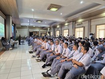 MPLS SMA Labschool Kebayoran Undang Barber buat Rapikan Rambut Siswa