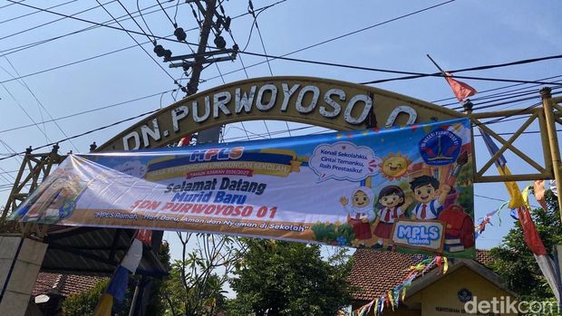 MPLS SD Purwoyoso 1 Suasana SDN Purwoyoso, Kecamatan Ngaliyan, Kota Semarang, yang hanya menerima tiga murid baru di tahun ajaran 2026/2027, Senin (13/7/2026).