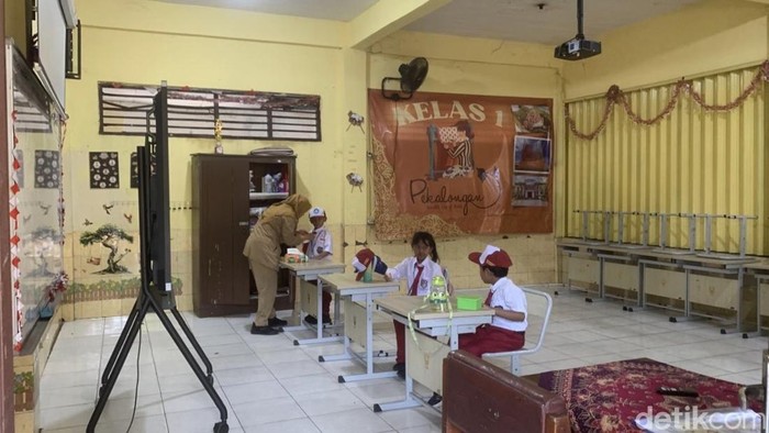 Suasana SDN Purwoyoso, Kecamatan Ngaliyan, Kota Semarang, yang hanya menerima tiga murid baru di tahun ajaran 2026/2027, Senin (13/7/2026).