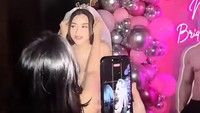Nathalie didandani menggunakan veil. Selain itu, dia juga harus memakai dress bernuansa pastel yang sudah disiapkan oleh para sahabat. Foto: Instagram @nathalieholscher