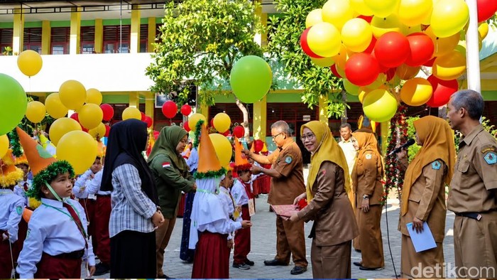 Pelepasan balon warnai MPLS di Pamekasan