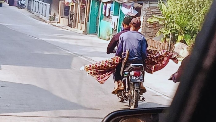 Pemotor gendong mayat di Bandung Barat