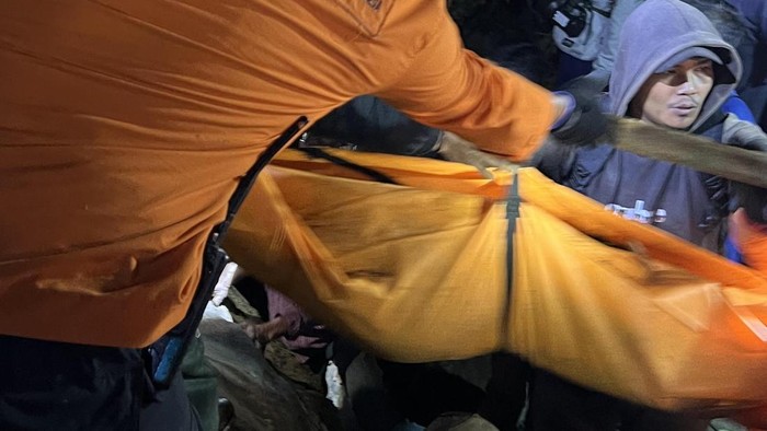 Pencarian warga Desa Krinjing, Watumalang, Wonosobo, Alifin Nur Rohmat (18) dan Yufaidin (15) di Gunung Bismo.