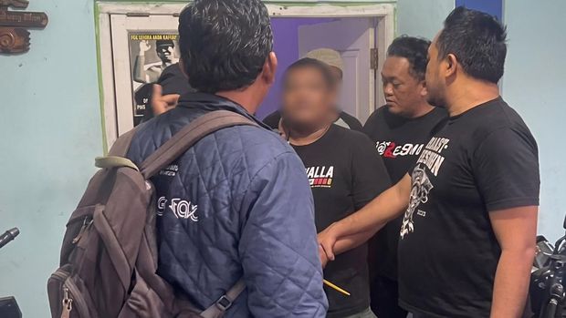 Pencurian di Semarang Momen saat pelaku mencuri motor di sebuah angkringan di Jalan Papandayan, Gajahmungkur, Semarang, dan saat polisi menangkap pelaku di rumahnya. Foto diunggah Senin (13/7/2026).