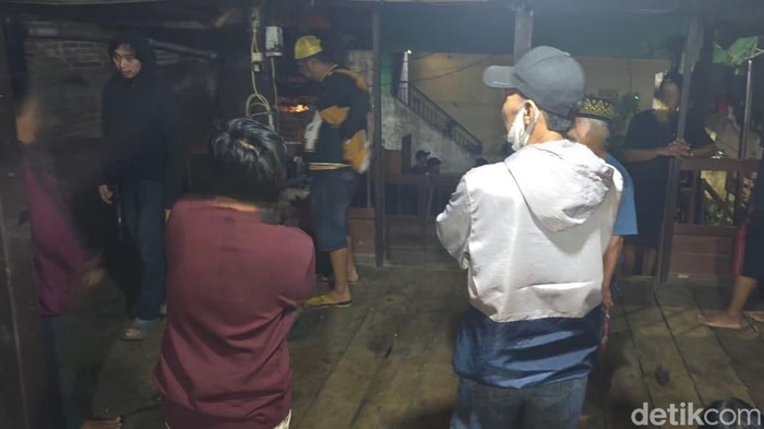 Polisi menangkap 7 remaja yang merusak motor dan mencuri uang milik mahasiswa di Makassar.