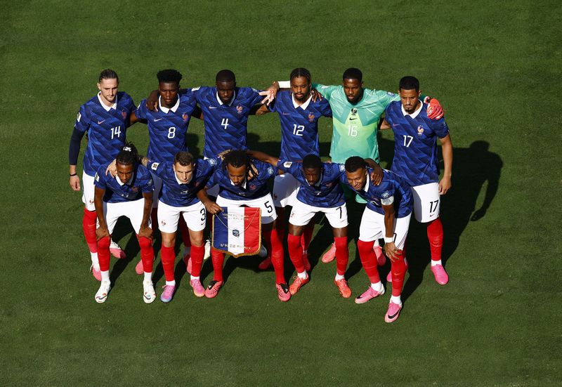 Prancis Soccer Football - FIFA World Cup 2026 - Round of 32 - France v Sweden - New York New Jersey Stadium, East Rutherford, New Jersey, U.S. - June 30, 2026 France players pose for a team group photo before the match REUTERS/Jeenah Moon