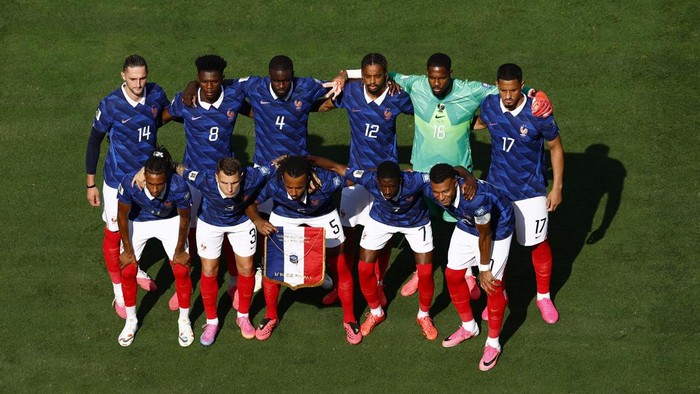 Soccer Football - FIFA World Cup 2026 - Round of 32 - France v Sweden - New York New Jersey Stadium, East Rutherford, New Jersey, U.S. - June 30, 2026 France players pose for a team group photo before the match REUTERS/Jeenah Moon