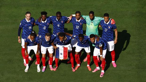 Soccer Football - FIFA World Cup 2026 - Round of 32 - France v Sweden - New York New Jersey Stadium, East Rutherford, New Jersey, U.S. - June 30, 2026 France players pose for a team group photo before the match REUTERS/Jeenah Moon