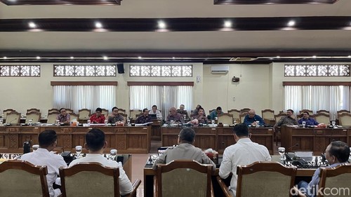 Rapat Dengar Pendapat Komisi I DPRD Bali dengan sejumlah instansi penegak hukum di Kantor Gubernur Bali, Senin (13/7/2026). Rizki Setyo