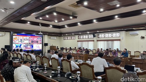 Rapat Dengar Pendapat DPRD Bali, Senin (13/7/2026).