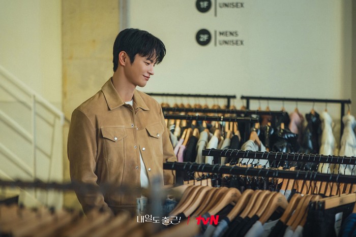 Adegan dalam drama Korea See You At Work Tomorrow!