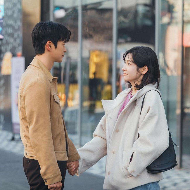 Momen Kencan Seo In Guk-Park Ji Hyun di See You At Work Tomorrow!