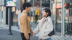 Momen Kencan Seo In Guk-Park Ji Hyun di See You At Work Tomorrow!