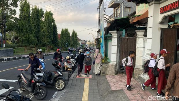 Suasana hari pertama masuk sekolah di MII Klungkung, Semarapura Tengah, Klungkung, Bali, Senin (13/7/2026). (Fatih Kudus Jaelani/detikBali). Suasana hari pertama masuk sekolah di MII Klungkung, Semarapura Tengah, Klungkung, Bali, Senin (13/7/2026). (Fatih Kudus Jaelani/detikBali).