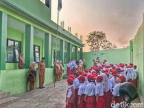 Sekolah Langganan Banjir di Dayeuhkolot, Siswa Baru Cuma 22 Orang