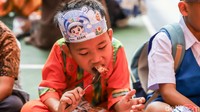 Pembagian MBG juga menjadi bagian dari rangkaian kegiatan MPLS yang dirancang ramah anak. Selain mengenalkan lingkungan sekolah, kegiatan ini diharapkan mampu menciptakan suasana belajar yang menyenangkan sejak hari pertama.