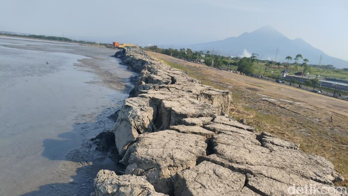 Tanggul Lumpur Lapindo Titik 10.D Mulai Pecah-Pecah, Dikhawatirkan Bisa Jebol