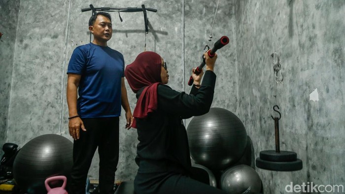 Masyarakat kini memiliki lebih banyak pilihan untuk menangani berbagai keluhan kesehatan selain melalui tindakan medis konvensional. Salah satunya ialah terapi nonbedah yang banyak dimanfaatkan untuk membantu pemulihan gangguan saraf, otot, sendi, hingga gangguan mobilitas.
