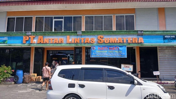 Terminal bus ALS di Medan. (Juita SInuhaji/detikSumut)