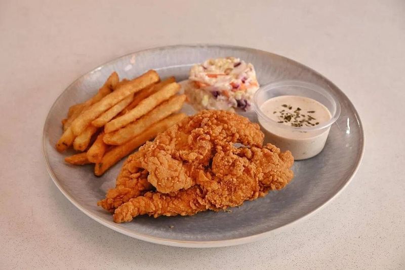 Mantan Polisi Ini Buka Restoran Ayam Goreng